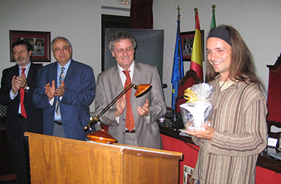 Entrega del V Premio Francisco Javier Ayala-Carcedo a Rodrigo Castaño, por José Pedro Calvo Sorando, Director del IGME.