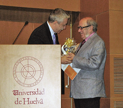 Entrega del VI Premio Francisco Javier Ayala-Carcedo a Miguel Calvo (recogió el premio en su nombre José María Mata-Perelló), por Emilio Romero Macías, Vocal de la SEDPGYM.