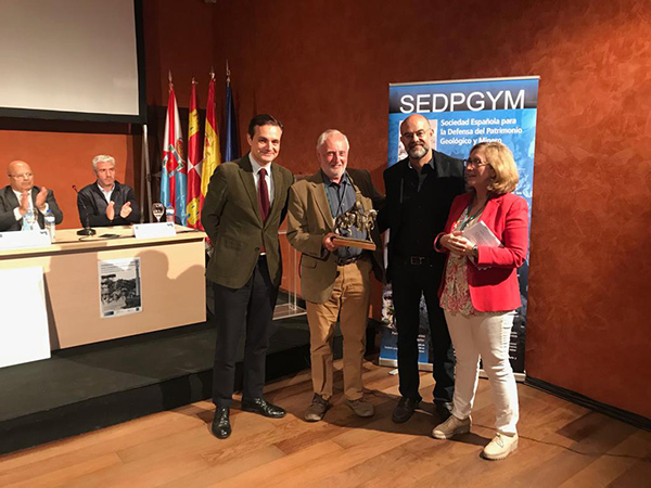 Entrega del XV Premio Francisco Javier Ayala-Carcedo. De izquierda a derecha: Raúl Fernández, Viceconsejero de Cultura de la Junta de Castilla y León, que entregó el premio; Robert Vernon; Antonio M. Cabrera; y Ester Boixereu, Presidenta del Jurado.