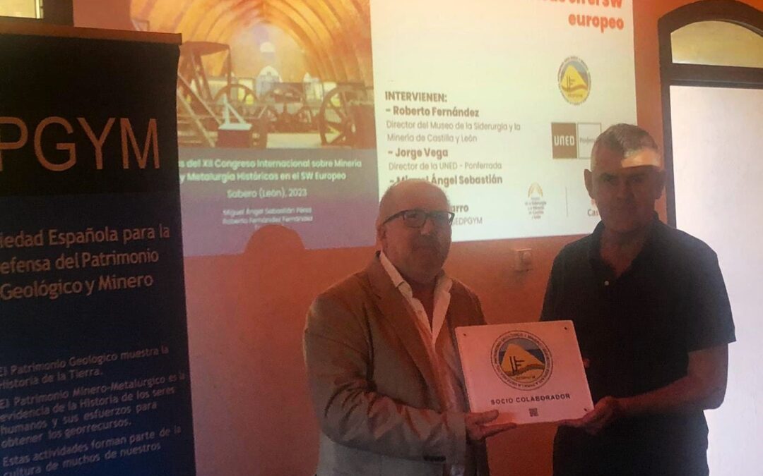 Entrega del Sello Distintivo SEDPGYM a la Cátedra de Territorios Sostenibles y Desarrollo Local (UNED-Ponferrada) el 15-07-2025. Reconocimiento a su labor en pro del patrimonio y el desarrollo rural.