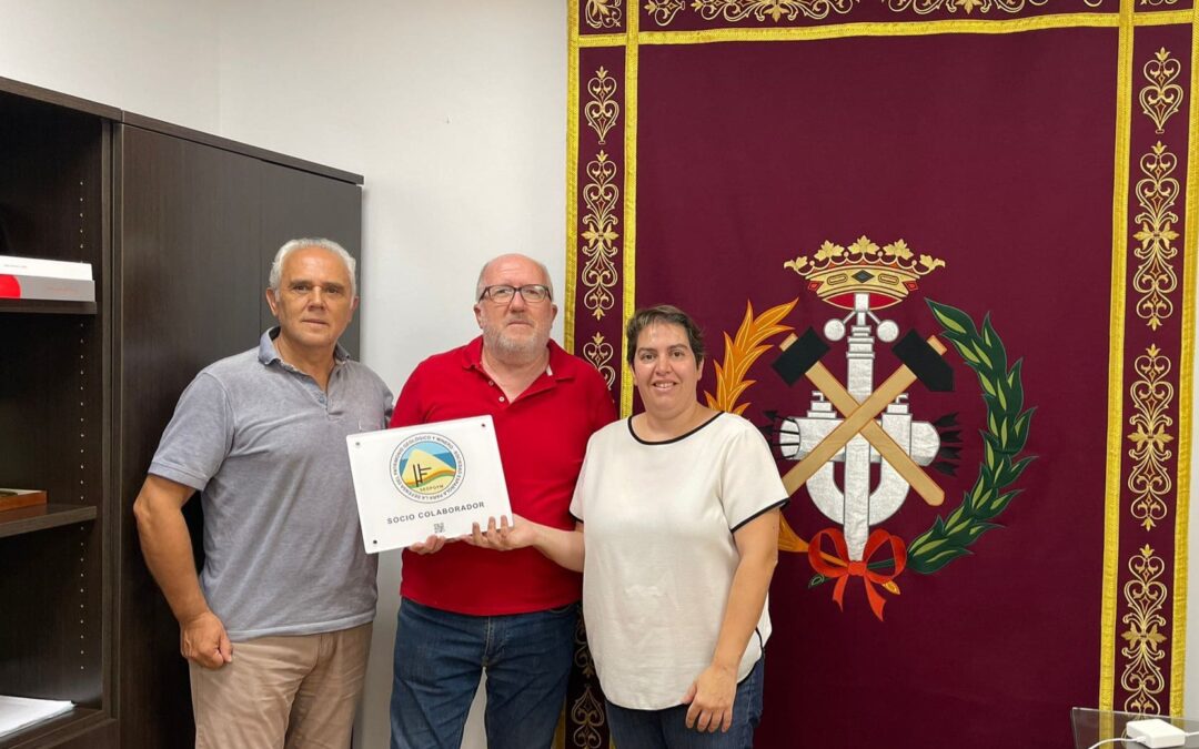 Entrega del Sello Distintivo SEDPGYM a la Escuela de Ingeniería Minera e Industrial de Almadén el 28-07-2025. Se reconoce su excelencia académica y la protección de su patrimonio histórico.